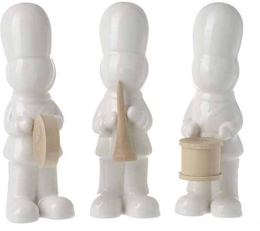 Porcelain and wood musical figures mix